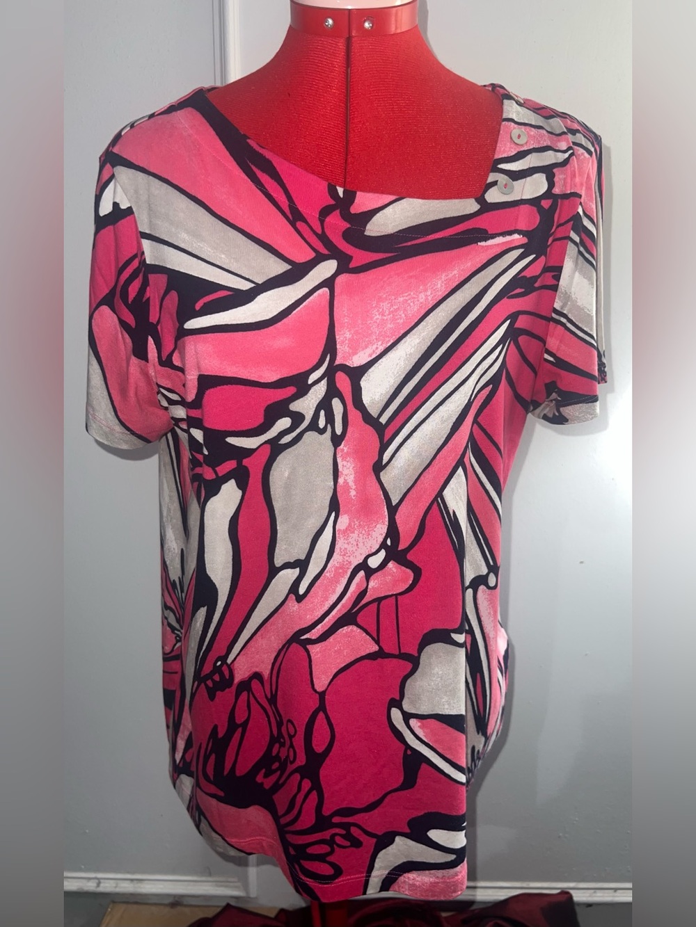 Chico's Pink Abstract Short Sleeve Button-Shoulder Top size Large (2)